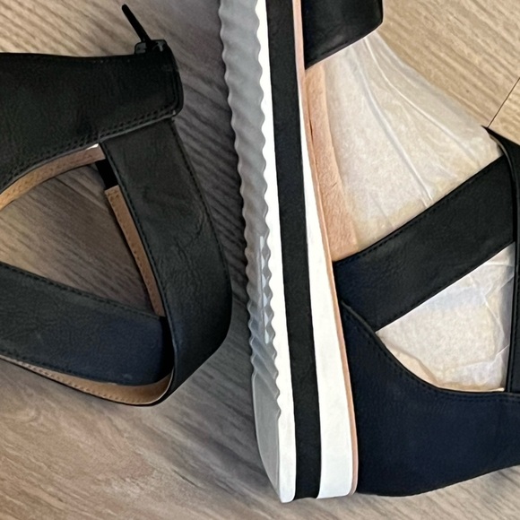 Life Stride Black Crisscross Wedge NIB Size 10 - Picture 7 of 11